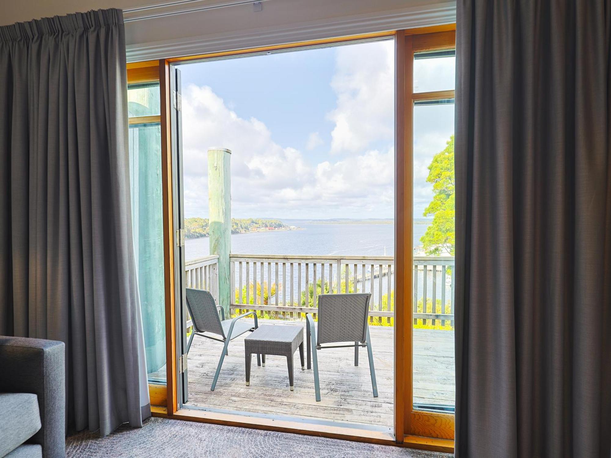 Strahan Village Eksteriør billede