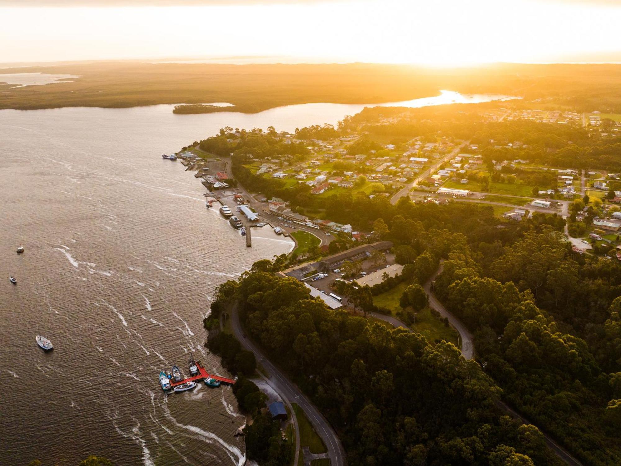 Strahan Village Eksteriør billede